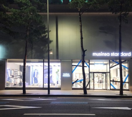 [무신사스탠다드 명동점] 외부 조명형 사인물 ⅱ