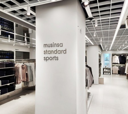 [무신사스탠다드 명동점] 내부 금속 스카시 및 평판인쇄 사인물제작